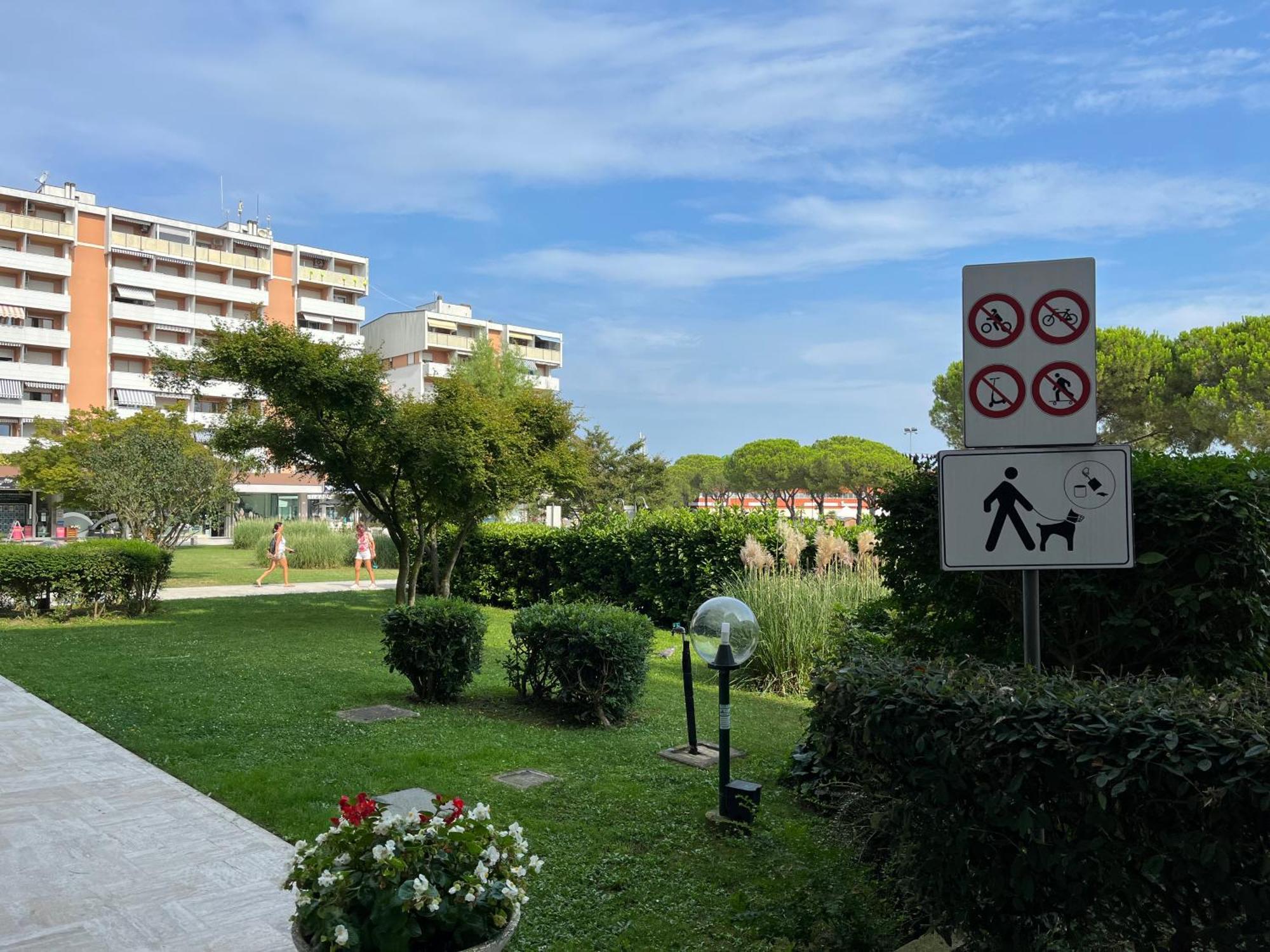 Signora Ruth - Aprilia Residence Aprilia Marittima Ngoại thất bức ảnh